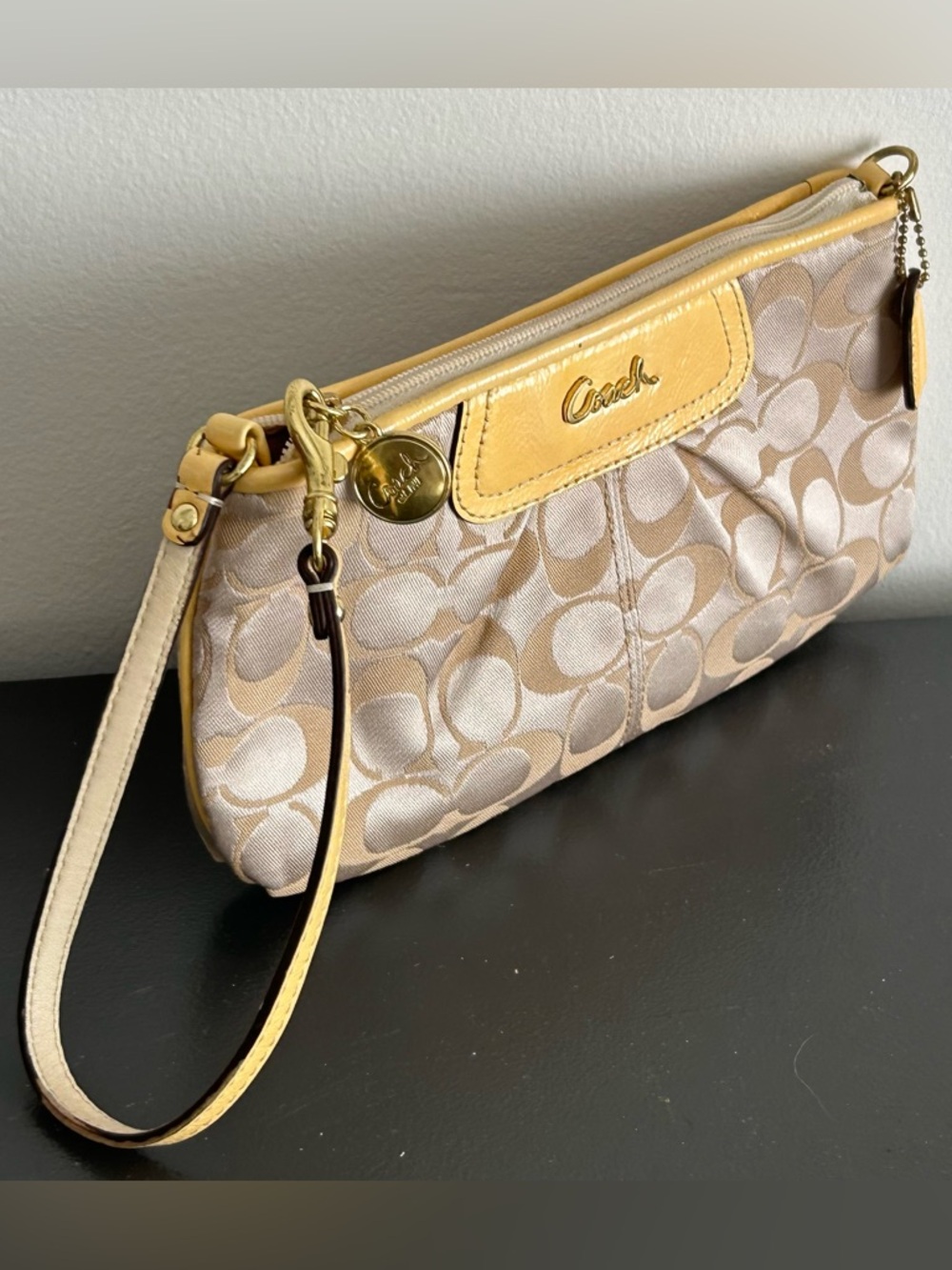 Vintage Coach Yellow Signature Canvas Wristlet Yellow Zip Pouch Clutch Y2K - Picture 5 of 11